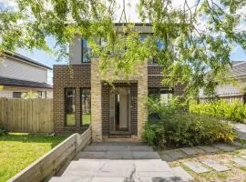 New Comfort house near Box Hill