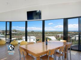 Architect Designed Beach House with Sweeping Views，位于Goolwa South的酒店