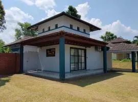 Beautiful Charming Villa Afamosa Private pool 3 rooms lot 1212 bumiputra only