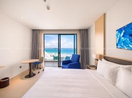 The Empyrean Cam Ranh Beach Resort，位于金兰的酒店