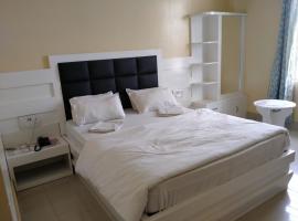 HOTEL NL7，位于迪马普尔的酒店