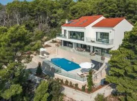 Luxury 4 bedroom Villa Hera