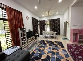 Azzahra Homestay Pekan with 3 Bedrooms fully airconditioner，位于北根的酒店