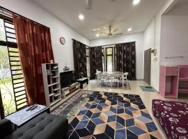 Azzahra Homestay Pekan with 3 Bedrooms fully airconditioner，位于北根的度假短租房