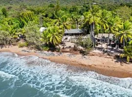 Oceans Edge Beach House at Oak Beach - Newly Renovated