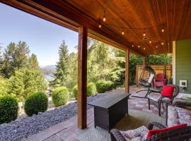 Modern Bellingham Retreat Near Galbraith Mountain!，位于贝灵厄姆的酒店