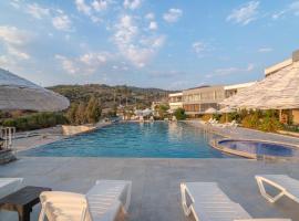 Vacation Flat w Pool Garden in Bodrum，位于米拉斯的酒店