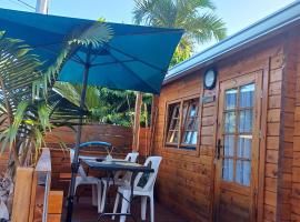 Chalet d'une chambre avec terrasse amenagee et wifi a L'Etang Sale，位于厄唐萨雷的酒店