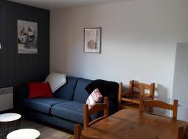 APPARTEMENT PIEDS DE PISTE - 4-6 PERSONNES，位于La Chal的公寓