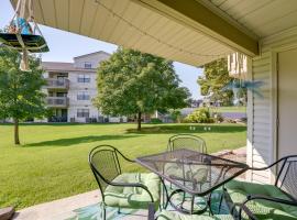 Branson Resort Condo by Lake Taneycomo with Pool!，位于布兰森Table Rock State Park附近的酒店