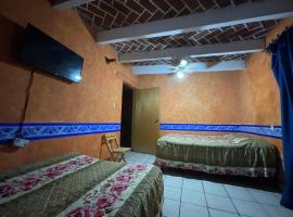 Posada Siete Nogales Tecozautla alojamiento con baño compartido，位于特科早特拉的酒店
