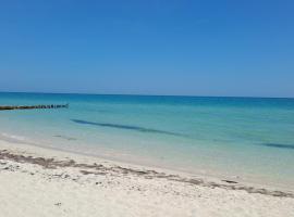 The Suite. Few steps & beach!，位于车勒姆的酒店