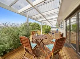 Lagoon Haven - Waikanae Holiday Home