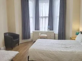 Entire 2 bedroom Apt in central location, Newly Refurbished
