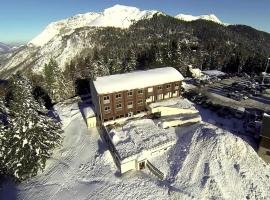 Centre de Vacances Les Pierres Blanches，位于Boutx的酒店