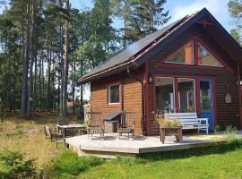 Trevligt gästhus nära Vänern och badplats，位于Hammarö的乡村别墅