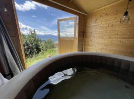 Appartement avec vue, jacuzzi, jardin privatif，位于Targassonne的酒店