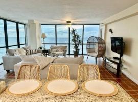 beautiful oceanfront two bedroom condo，位于代托纳海滩的酒店