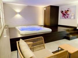 Gite de la Tour SPA PRIVÉ，位于莫讷的酒店