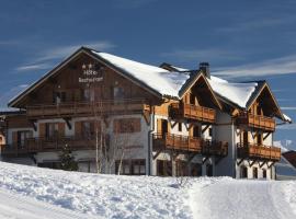 Chalet-Hôtel Le Beausoleil, The Originals Relais (Hotel-Chalet de Tradition)，位于土绪尔TSF安维尔缆车附近的酒店