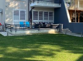 Sunset Bay Villa at Gjiri Lalzit Durres，位于都拉斯的别墅