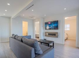 Lakefront cheerful 2 bedroom cottage house，位于汉密尔顿的酒店