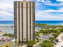 Oceanview studio across from Ala Moana Beach 2023，位于檀香山的酒店