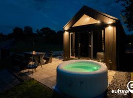 Euforia Górzno - nowoczesne domki nad jeziorem z sauną, balią, jacuzzi，位于古日诺的酒店