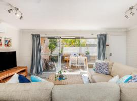 Sawtell Beachfront Villa - 2 mins to everything!，位于萨维特尔的公寓