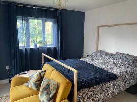 Carbis Bay Suite, Carbis Bay, St Ives, free parking, near beach，位于卡比斯贝的酒店