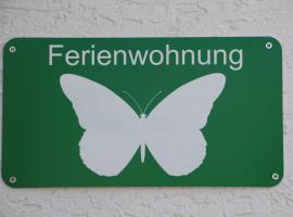 Ferienwohnung Schmetterling，位于特伦德尔堡的带停车场的酒店
