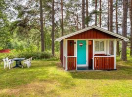 Cozy Home In Ljungby With Kitchen，位于永比的乡村别墅