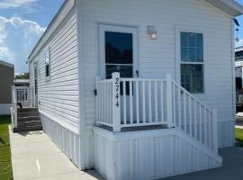 Cozy Tiny Home Near Disney World & Orlando Parks!，位于基西米的酒店