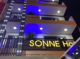 Sonne Hotel Quang Binh，位于Ðộng HỏiDong Hoi Airport - VDH附近的酒店