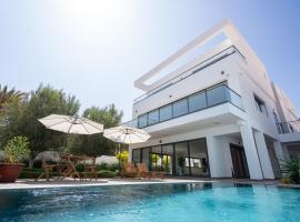 TigMAÏA Guest House In Agadir for Traditional Art and Culture，位于阿加迪尔的酒店