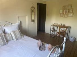 Chambre d'hôtes Charleville-Mézières，位于沙勒维尔-梅济耶尔的酒店