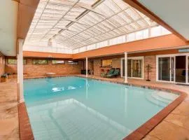 Indoor Pool Peaceful Oasis in Hitchcock!