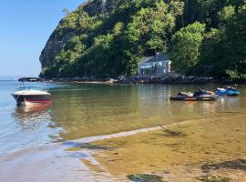 Heddfan - Peaceful & Cozy En-suite Room 5 mins from Stunning Llanbedrog Beach，位于兰贝德罗格的酒店