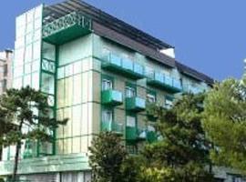 索拉亚酒店，位于利尼亚诺萨比亚多罗的酒店