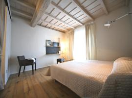 32 BnB Camerecaffè，位于帕维亚的酒店