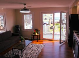 Cozy East Haven Apartment - Walk to Beach!，位于 东港Branford Point Historic District附近的酒店