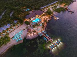 Bungalows Key Largo - All Inclusive，位于基拉戈的带按摩浴缸的酒店