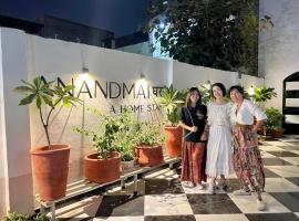 AnandMai Ghar - A Homestay in Gwalior，位于瓜廖尔的酒店