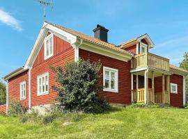 8 person holiday home in VALDEMARSVIK，位于瓦尔德马什维克的酒店