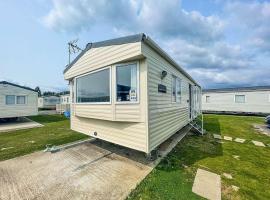 Seawick 2-Bed 6 berth Caravan with free WiFi，位于滨海克拉克顿的酒店