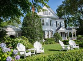 The Coco, The Edgartown Collection，位于埃德加敦的住宿加早餐旅馆