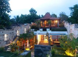 Villa Alcheringa Yogyakarta，位于日惹的带按摩浴缸的酒店