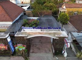OYO 92965 Trisna Patihan Resort，位于图隆阿贡的酒店