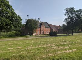 Spixworth Hall Cottages，位于Spixworth的公寓