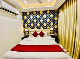 Blueberry Hotel zirakpur-A Family hotel with spacious and hygenic rooms，位于钱德加尔的酒店